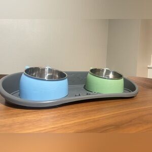Cat bowls & tray